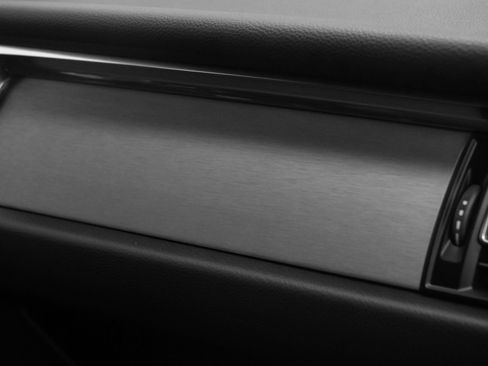 Certified 2025 Porsche Macan image 20