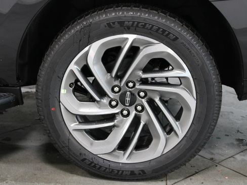 New 2026 Lincoln Navigator Premiere AWD/4WD image 18