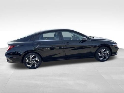 New 2026 Hyundai Elantra Limited image 6