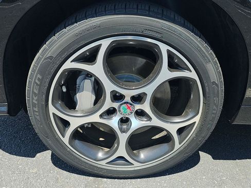 Used 2024 Alfa Romeo Tonale Ti w/ Premium Interior Package AWD/4WD image 10