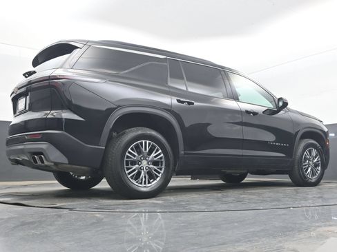 Used 2025 Chevrolet Traverse LT FWD image 29