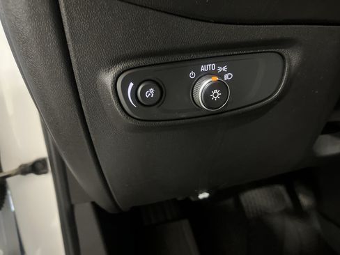 Used 2020 Chevrolet Equinox LS w/ LS Convenience Package AWD/4WD image 32