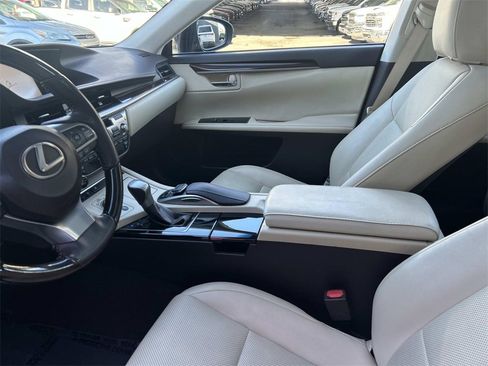 Used 2017 Lexus ES 350 w/ Navigation System Package image 21