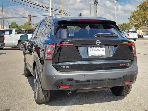 New 2025 Nissan Kicks SR w/ SR Premium Package AWD/4WD image 9
