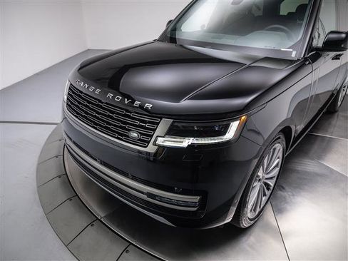 New 2026 Land Rover Range Rover SE image 9