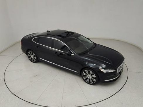 Used 2023 Volvo S90 B6 Plus AWD/4WD image 21