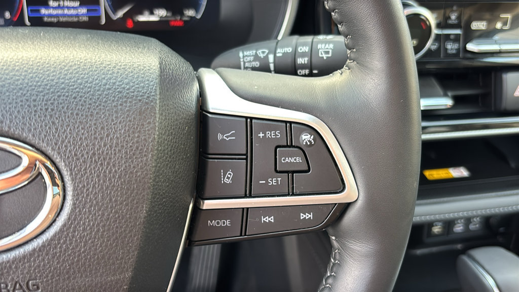 Used 2024 Toyota Highlander Platinum AWD/4WD image 20