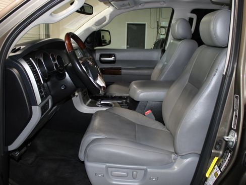 Used 2014 Toyota Sequoia Platinum RWD image 8