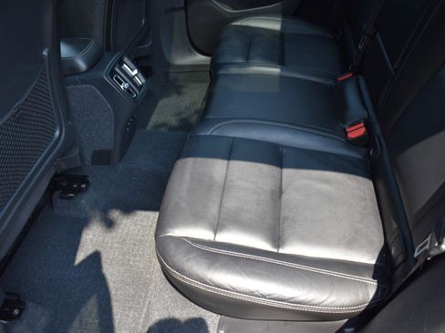 Used 2022 Volvo XC40 T5 Momentum w/ Premium Package image 38