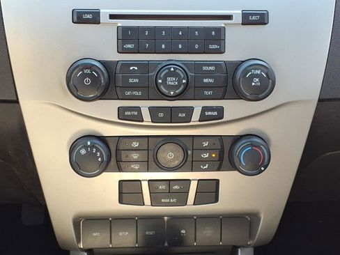 Used 2010 Ford Focus SE image 6