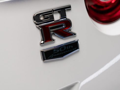 Used 2020 Nissan GT-R Premium AWD/4WD image 37
