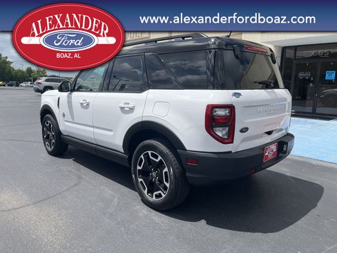 Used 2024 Ford Bronco Sport Outer Banks w/ Tech Package AWD/4WD image 2