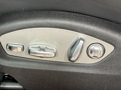 Certified 2026 Porsche Macan Turbo AWD/4WD image 25