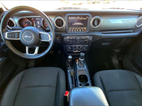 Used 2019 Jeep Wrangler Unlimited Sahara image 14