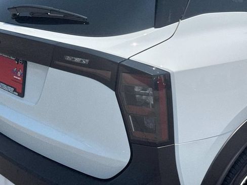 Used 2025 Nissan Kicks SV FWD image 13