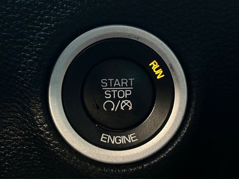 Used 2015 Dodge Challenger R/T RWD image 33