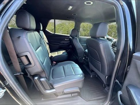 Used 2023 Chevrolet Traverse RS FWD image 25