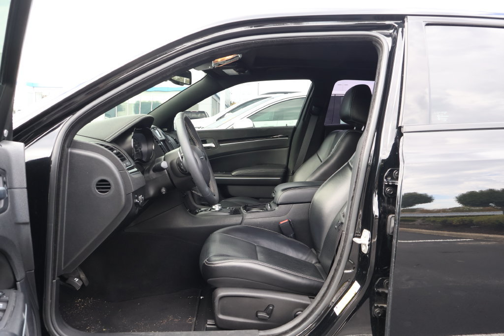 Used 2023 Chrysler 300 S w/ Comfort Group RWD image 11