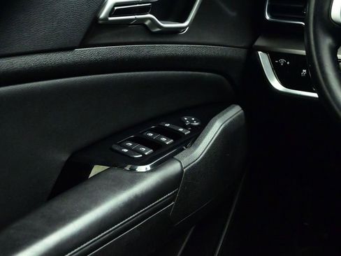 Certified 2024 Kia Sportage EX image 9