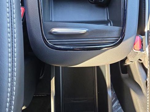 New 2026 Chrysler Pacifica Limited w/ Uconnect Theater Family Group image 21