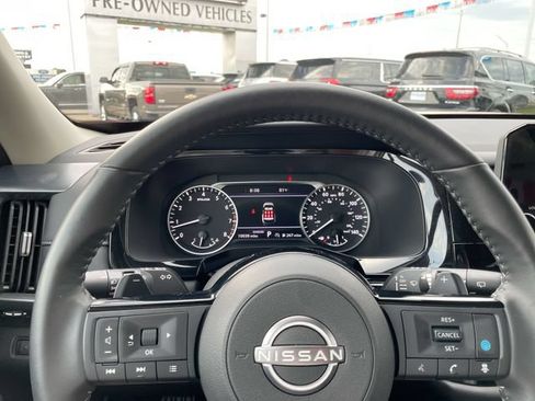 Used 2025 Nissan Pathfinder SL FWD image 19
