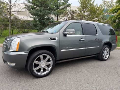 Used 2011 Cadillac Escalade ESV Premium AWD/4WD image 3
