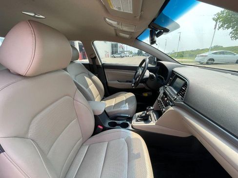 Used 2017 Hyundai Elantra Limited FWD image 3