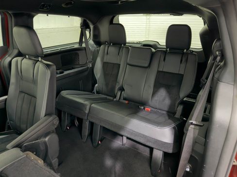 Used 2014 Dodge Grand Caravan SXT image 21