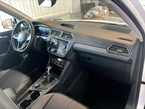 Used 2024 Volkswagen Tiguan SE image 14