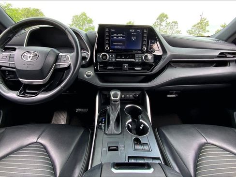 Used 2022 Toyota Highlander XSE image 15