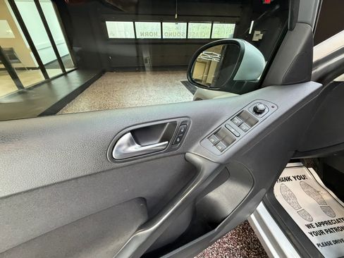 Used 2017 Volkswagen Tiguan S AWD/4WD image 13