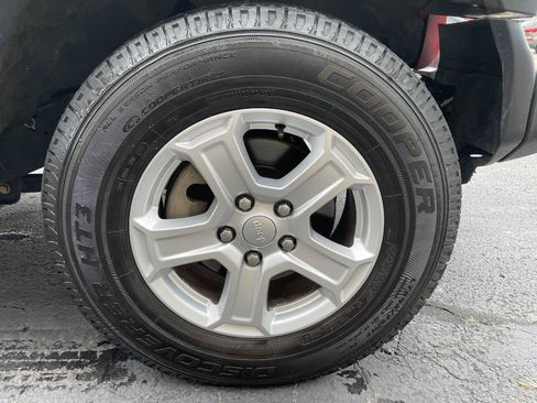 Used 2019 Jeep Wrangler Unlimited Sport S AWD/4WD image 28