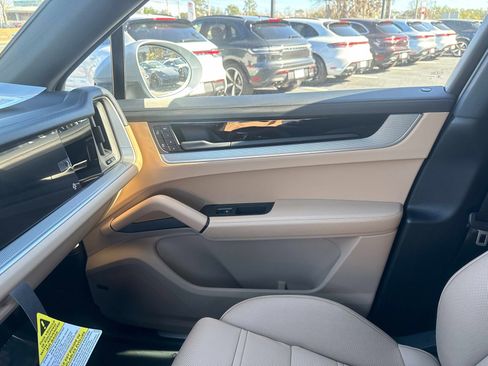 Certified 2026 Porsche Cayenne Base image 21