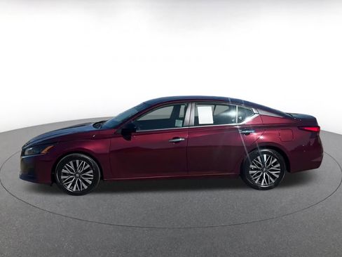 Used 2024 Nissan Altima 2.5 SV image 8