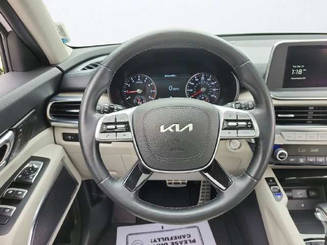 Certified 2022 Kia Telluride SX w/ Nightfall Edition Package AWD/4WD image 9