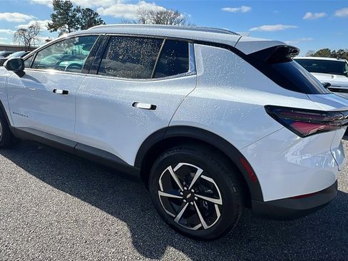 New 2026 Chevrolet Equinox EV LT image 7