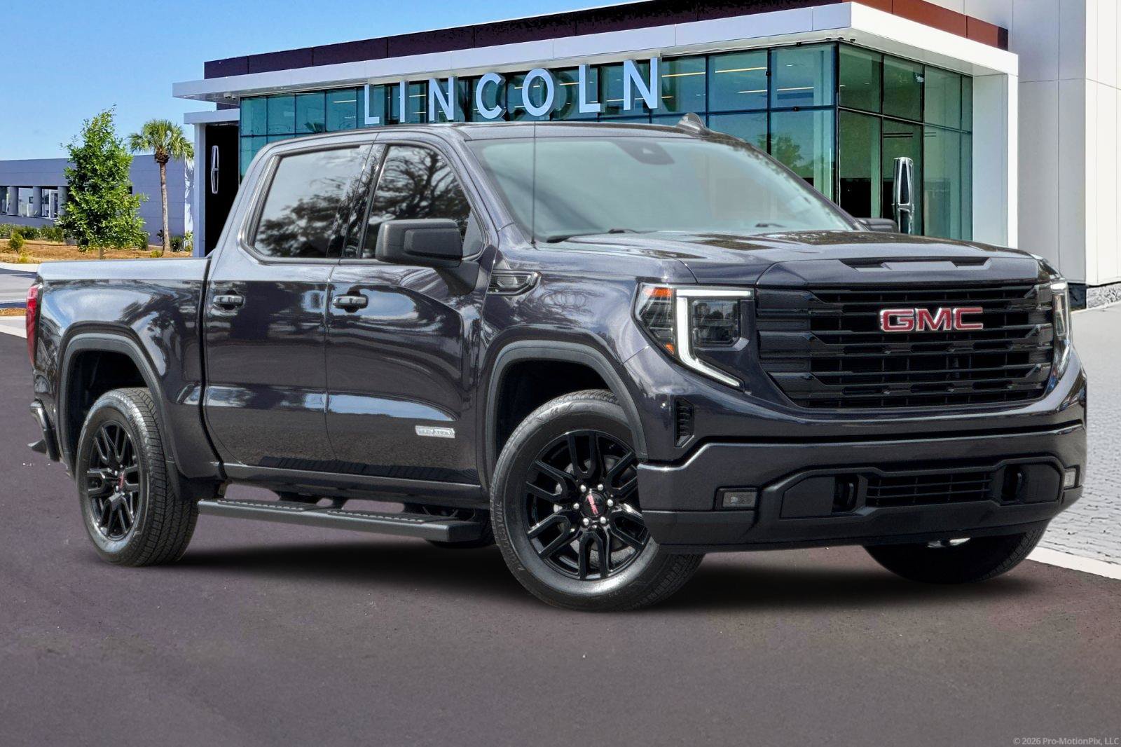 Used 2023 GMC Sierra 1500 Elevation RWD image 2