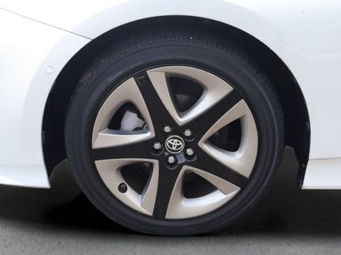 Certified 2021 Toyota Prius XLE FWD image 28