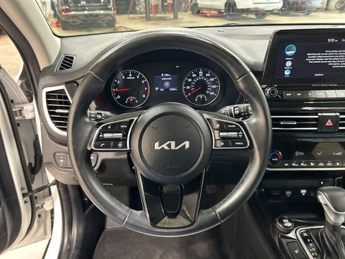 Used 2023 Kia Seltos EX AWD/4WD image 17