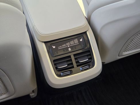 Used 2025 Volvo XC90 B5 Plus w/ Protection Package Premier image 27