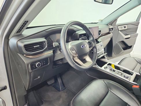 Used 2023 Ford Explorer Limited image 18