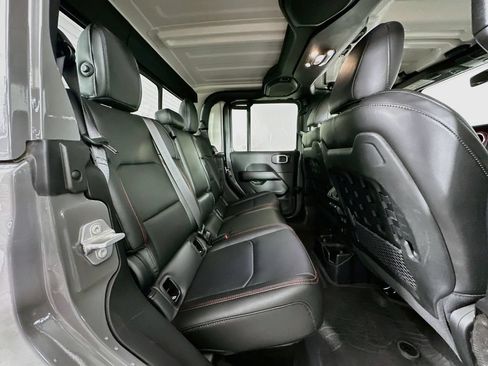 Used 2023 Jeep Gladiator Rubicon w/ Cold Weather Group AWD/4WD image 28