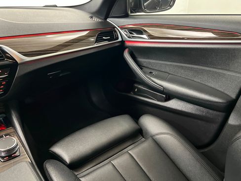 Used 2019 BMW 530i xDrive w/ Convenience Package image 10