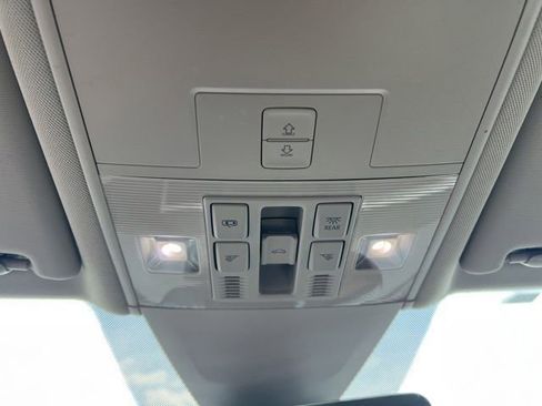 Used 2023 Volkswagen Atlas SEL AWD/4WD image 25
