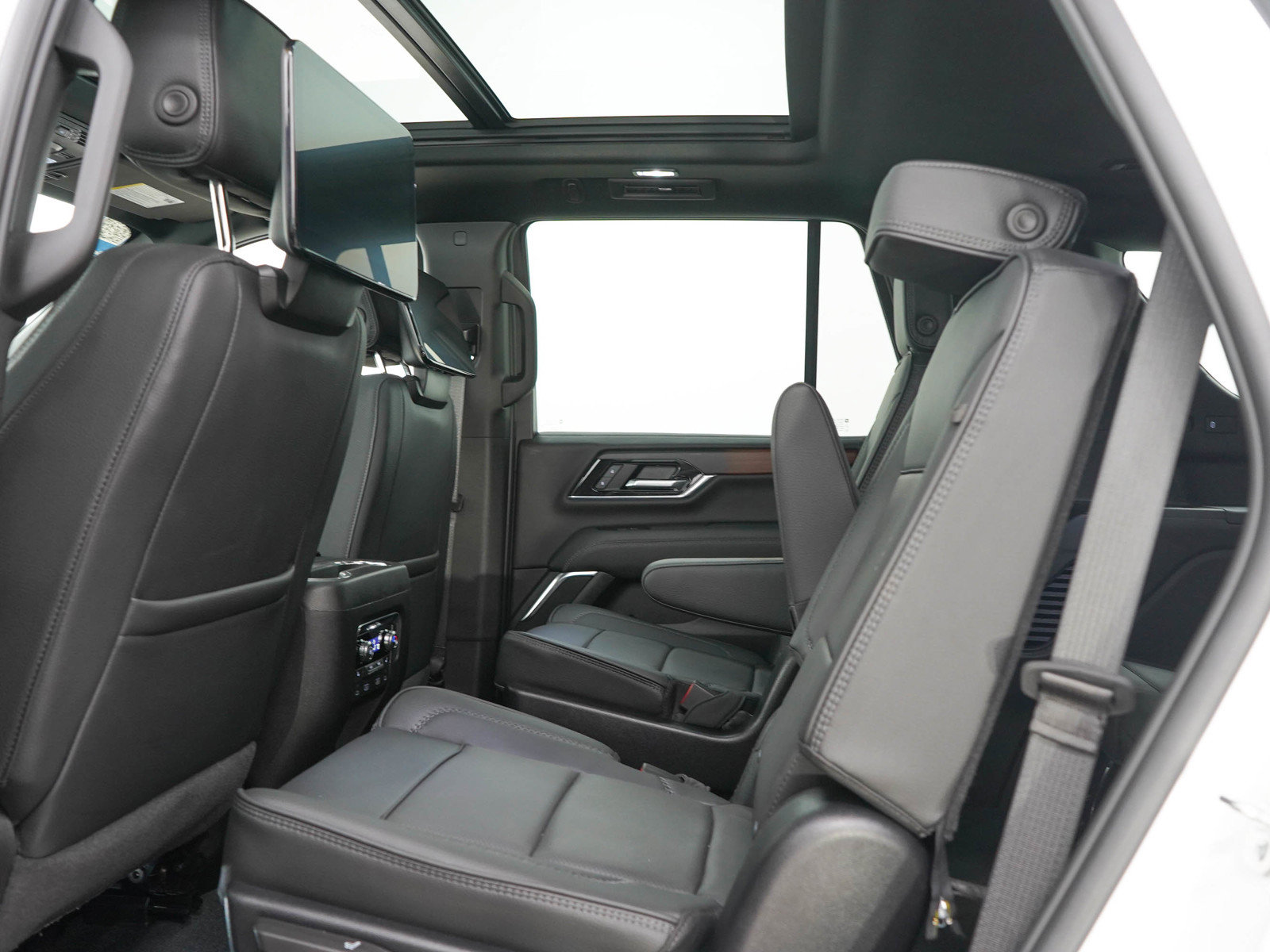 Used 2025 GMC Yukon Denali w/ Denali Reserve Package AWD/4WD image 16
