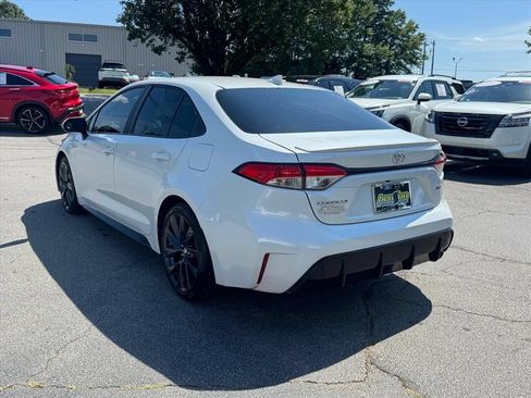 Used 2023 Toyota Corolla SE FWD image 5