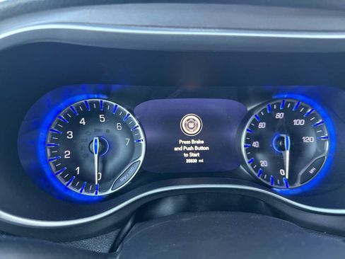 Used 2021 Chrysler Pacifica Touring image 31