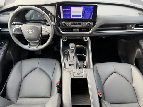 Used 2025 Toyota Grand Highlander FWD image 13