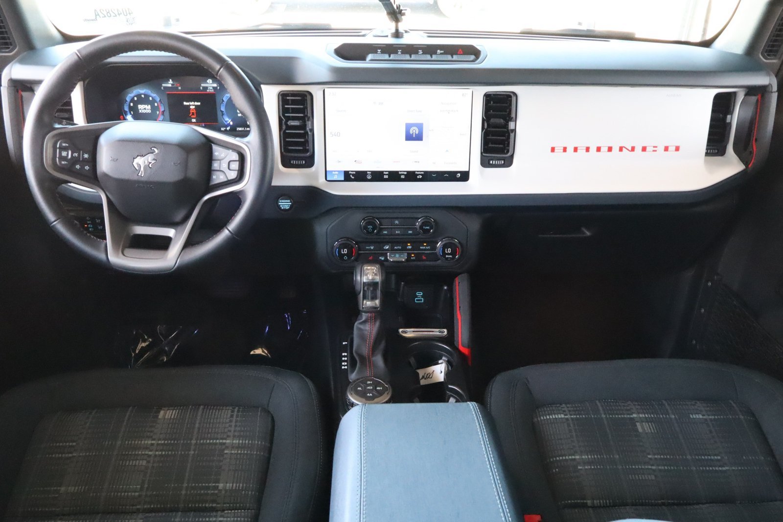 Used 2025 Ford Bronco Heritage Edition AWD/4WD image 28