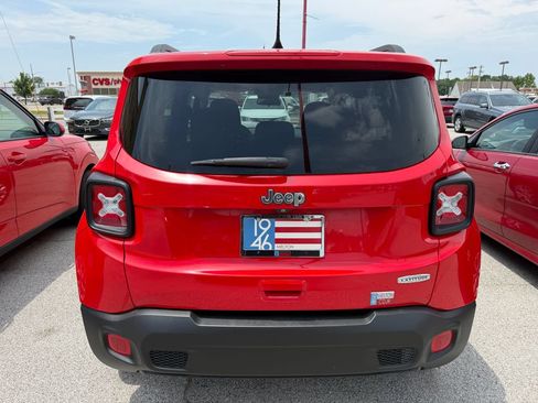 Used 2018 Jeep Renegade Latitude FWD image 13